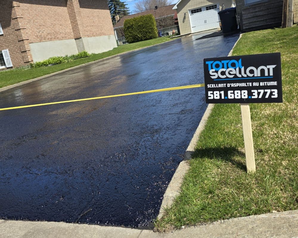 Scellant au bitume dans le secteur de Boischatel