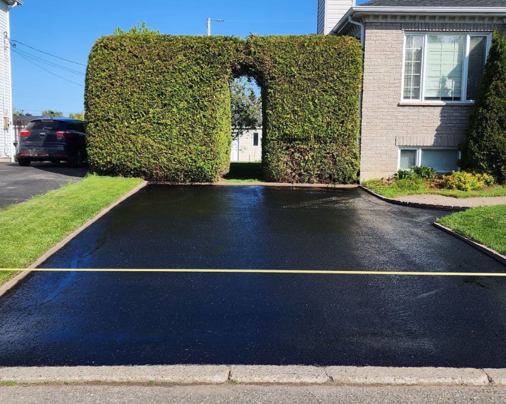 Scellant d'asphalte au bitume dans le secteur de Québec et aux alentours