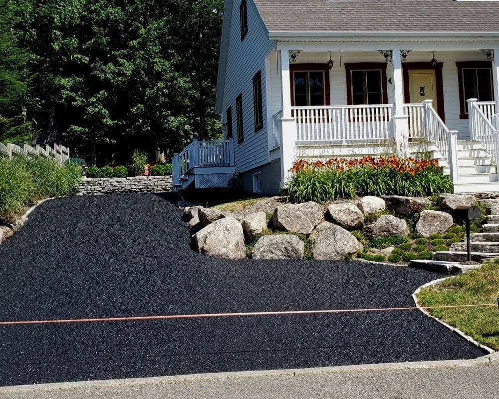 Entrée résidentielle avec scellant d'asphalte à Neufchâtel